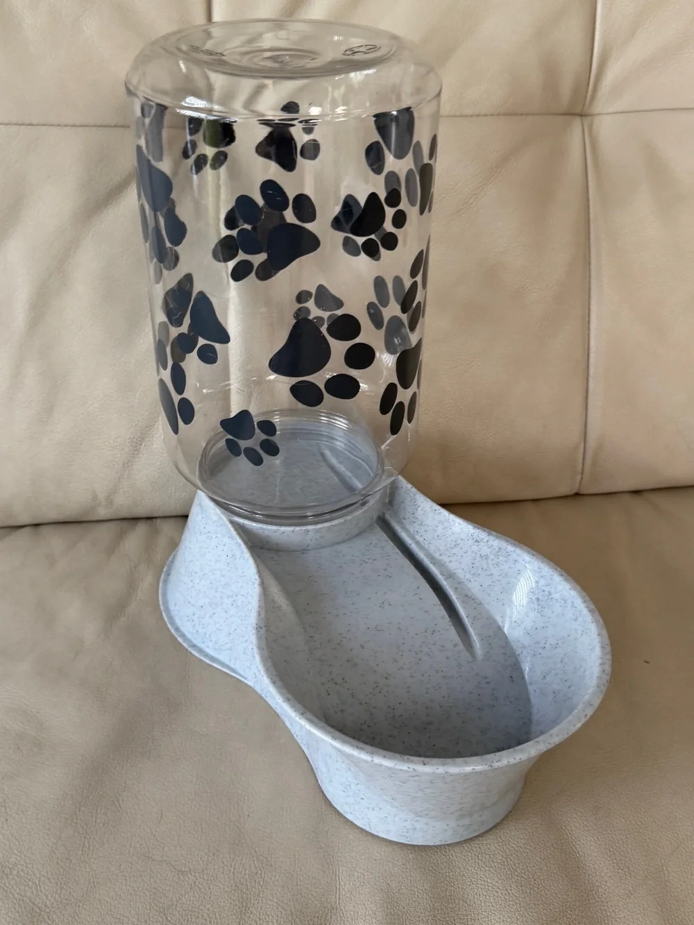 Reversible Water or Dry Food Feeders for Dogs and Cats